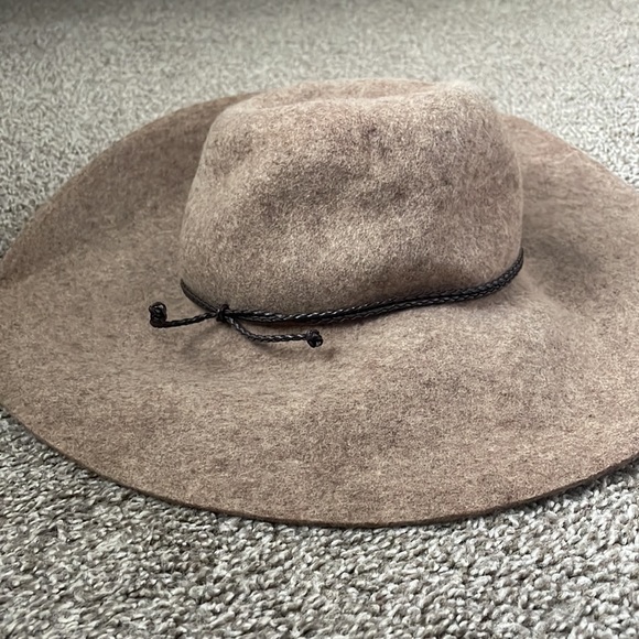 Halogen hat - Picture 3 of 3